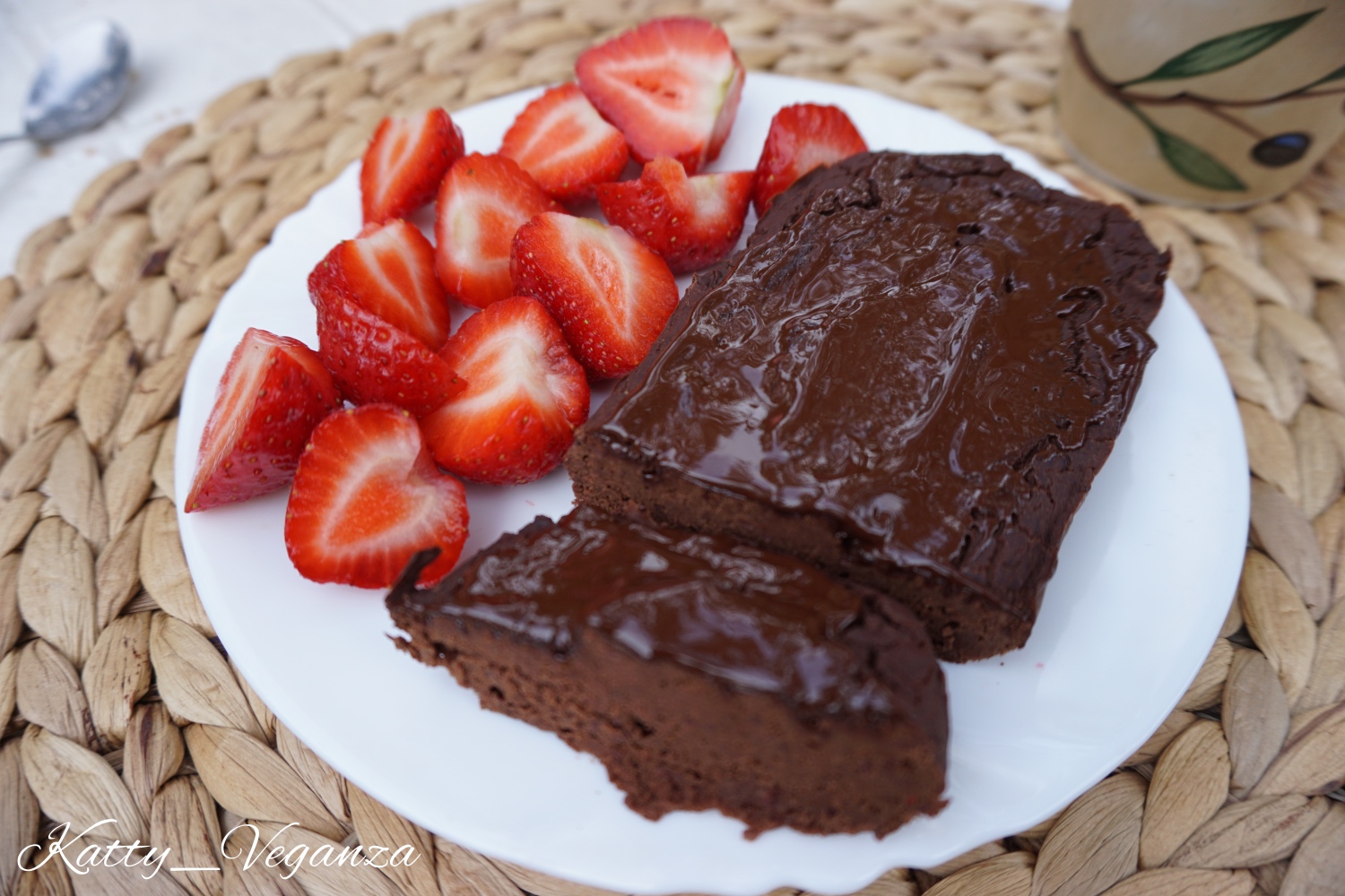 cokoladove-low-carb-brownies-s-jahodami